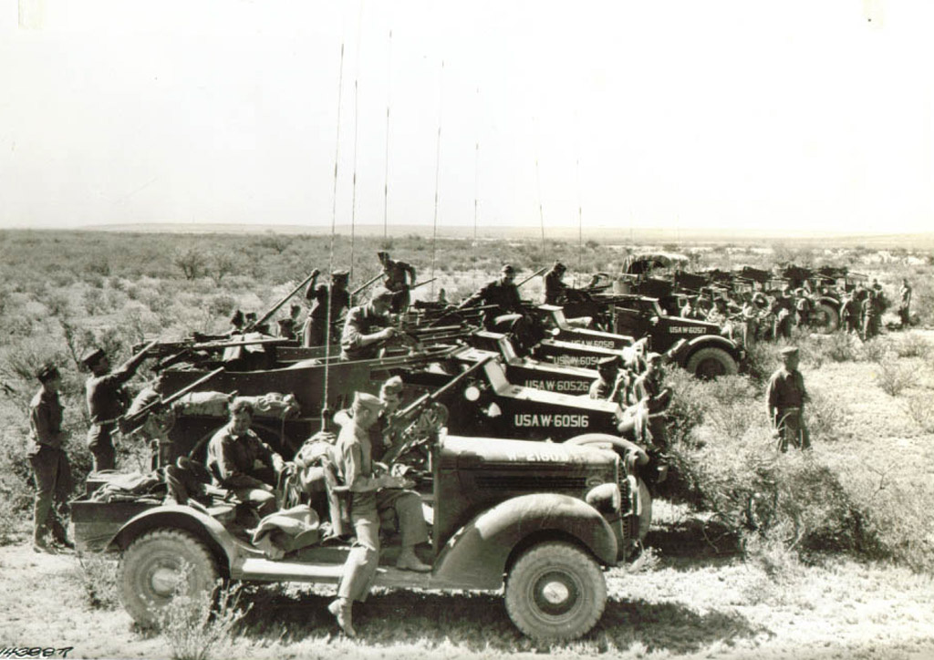 Штабной Ford-Marmon-Herrington LD 2 на маневрах января 1939 года. Данная машина проложила дорогу "Доджам".