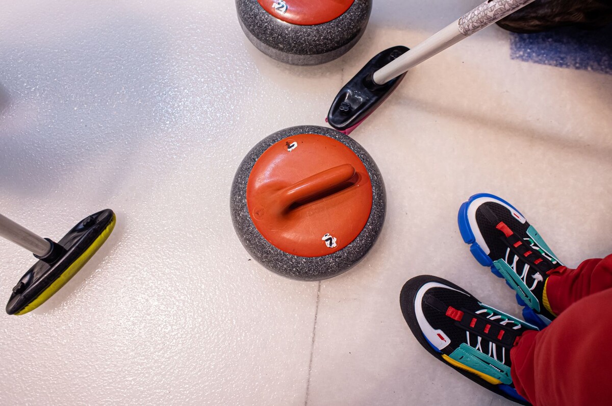    Игра в керлинг