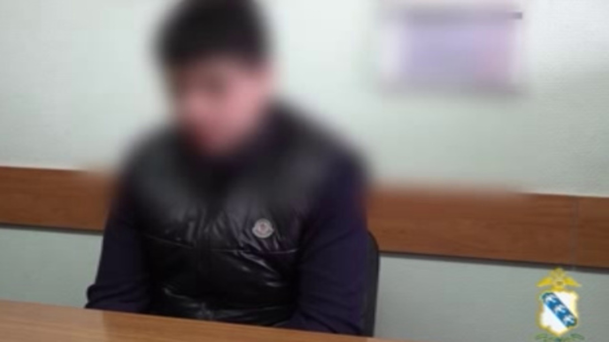    Курский подросток-экстремист доставлен в полицию и пытается извиняться