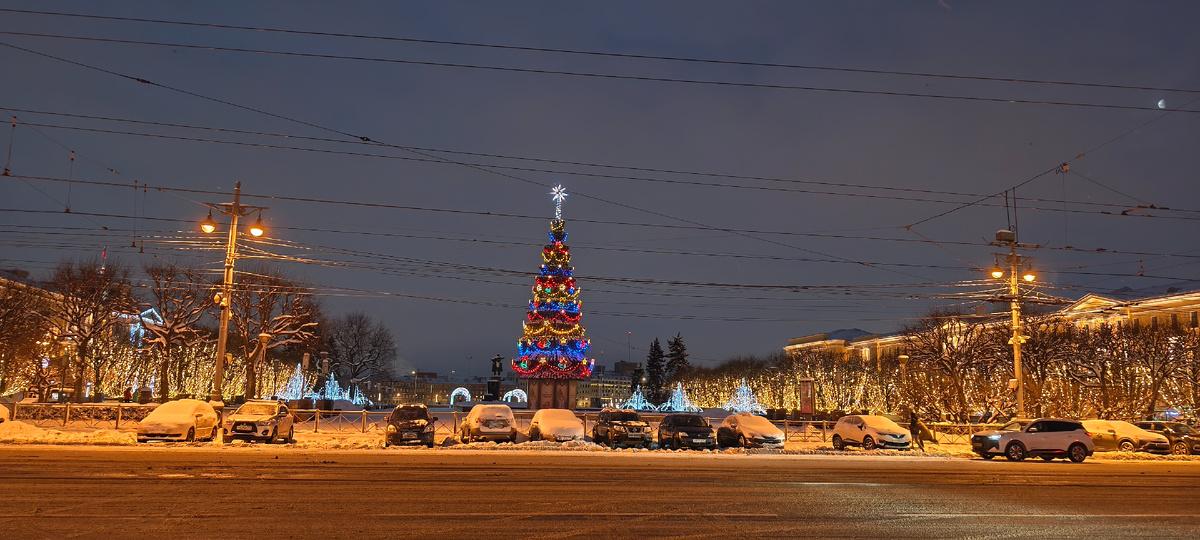 Площадь напротив вокзала