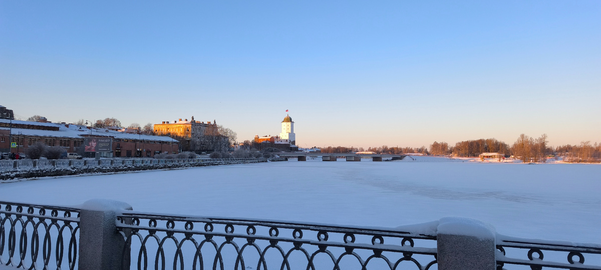 Вот она вдали