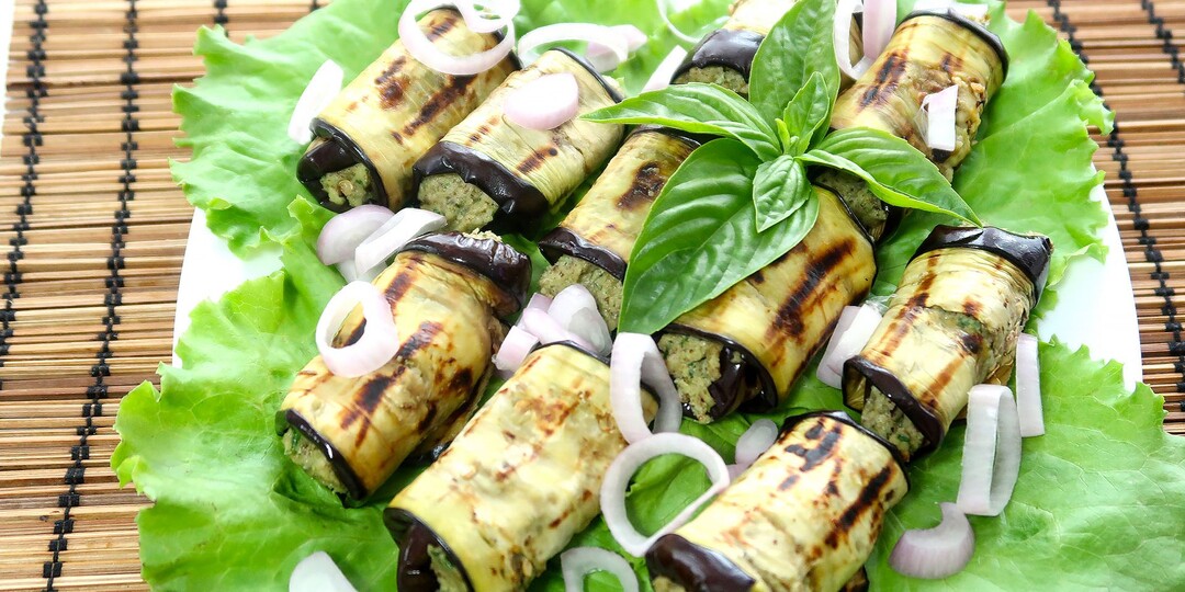 Рулетики из баклажанов с ореховой начинкой по -грузински