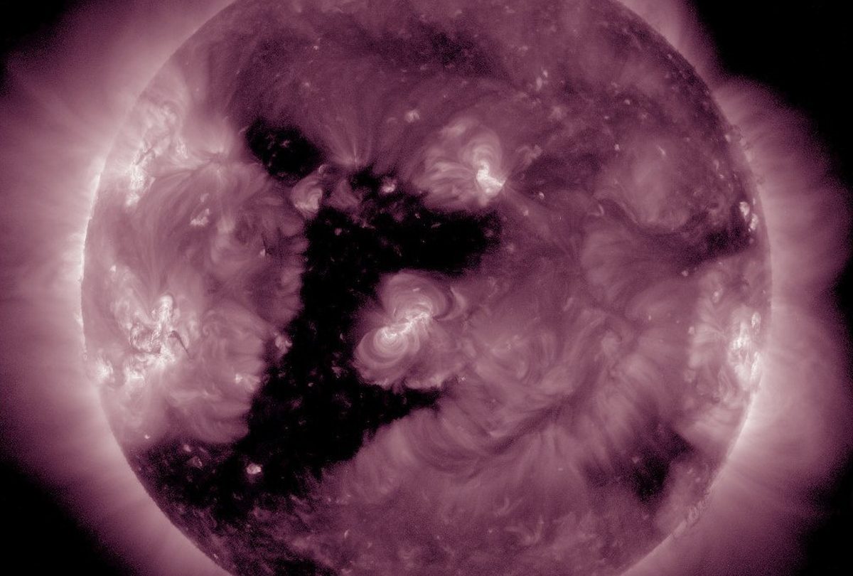    Так выглядит корональная дыра