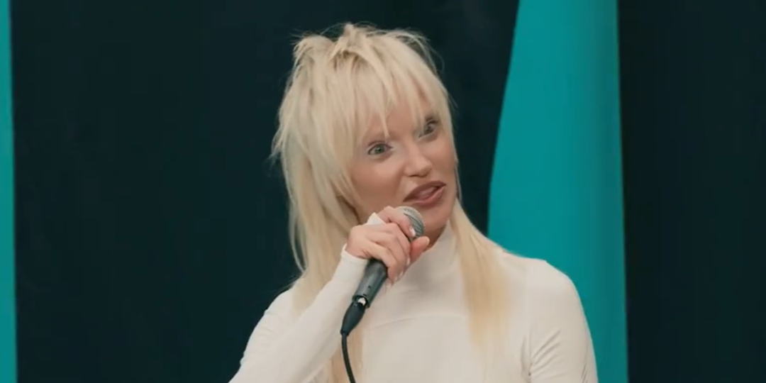 «Она просто поставила свечку»: дочь Глюкозы устроила пожар в доме