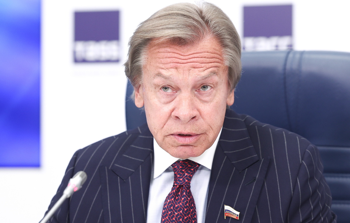    Глава комиссии по информационной политике СФ РФ Алексей Пушков  Софья Сандурская/ТАСС