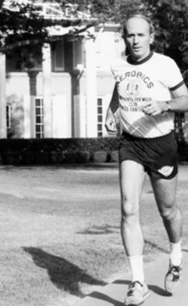 Фото из открытых источников (К.Куппер на утренней пробежке)