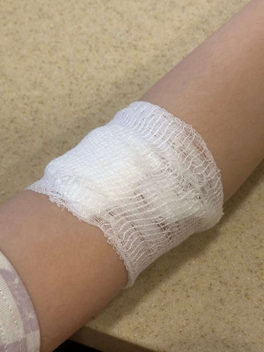 Вот так обычно выглядит рука, когда мы анализ сдаём.