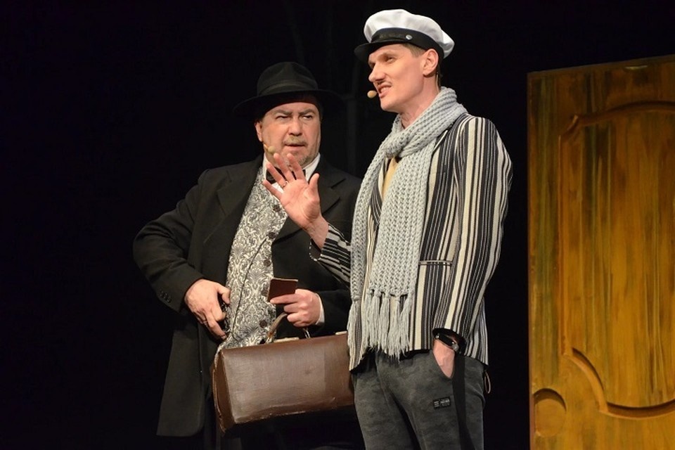    Комедия «12 стульев». Фото: Донецкий государственный академический музыкально-драматический театр имени М.М. Бровуна