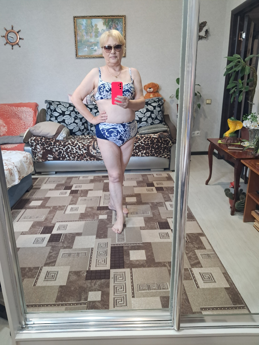 На фото Автор канала (Аура)-готовлюсь к посещению бассейна 2026 год.