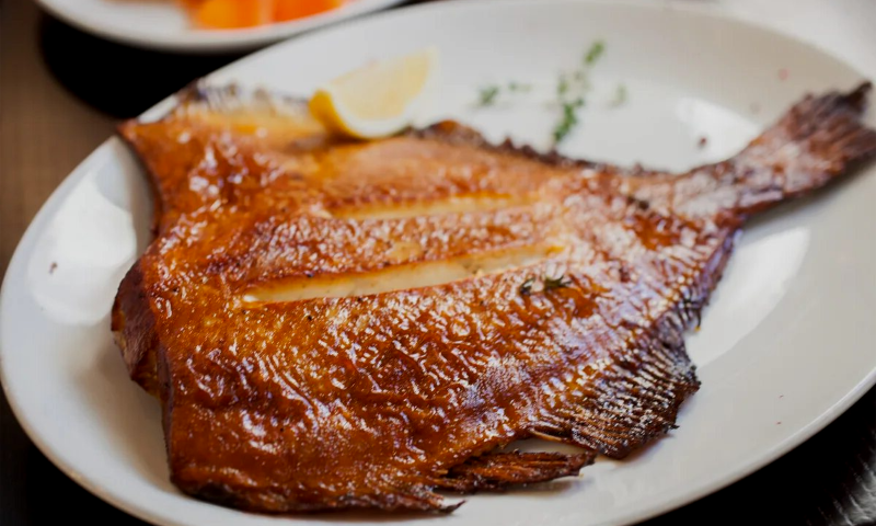 Камбала жареная на сковороде