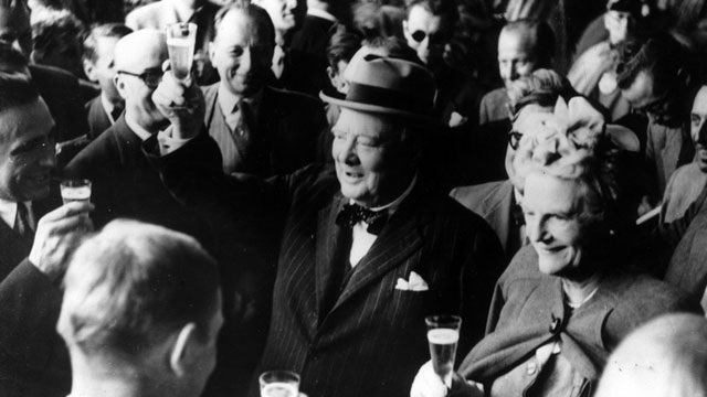 Некоторые британские исследователи в вышедшей несколько лет назад книге подсчитали, что Черчилль с 1908 по 1965 год выпил 42 тыс. бутылок шампанского, что составляет две бутылки в день