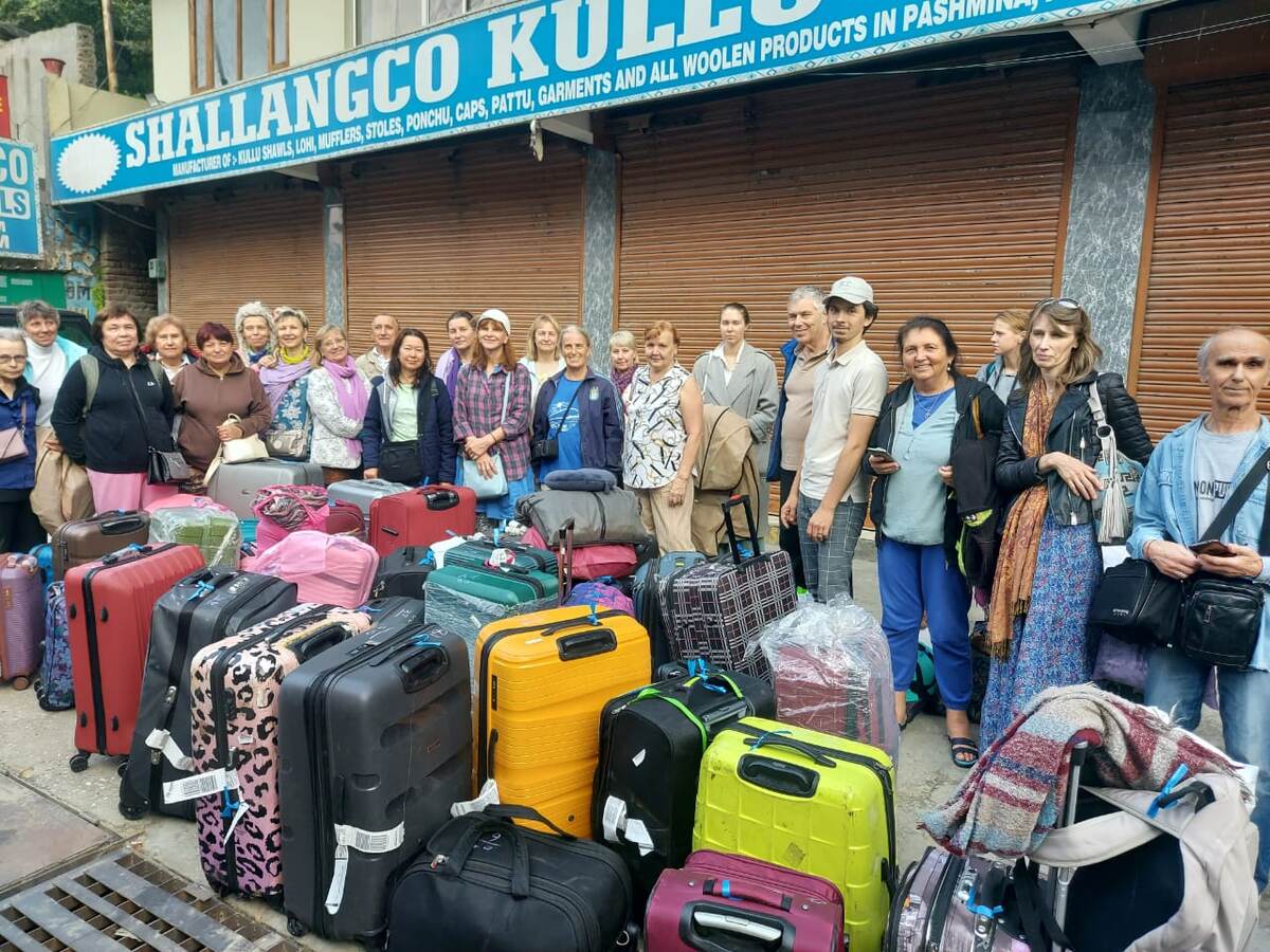 Группа волонтеров приехала в Долину Кулу