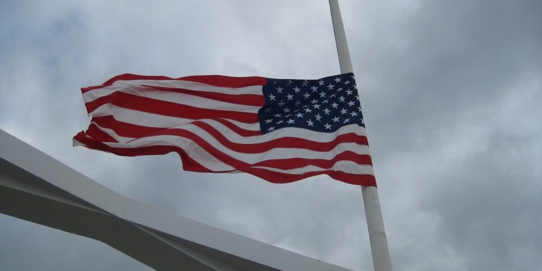 «Лента.ру»: Россиян в США шокирует количество оружия и раздача просрочки