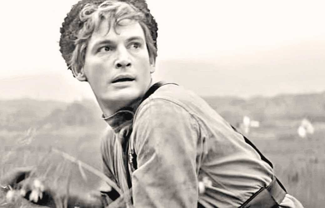 - У такого отобьешь! Одни красные штаны чего стоили (Варавва, «Офицеры»)