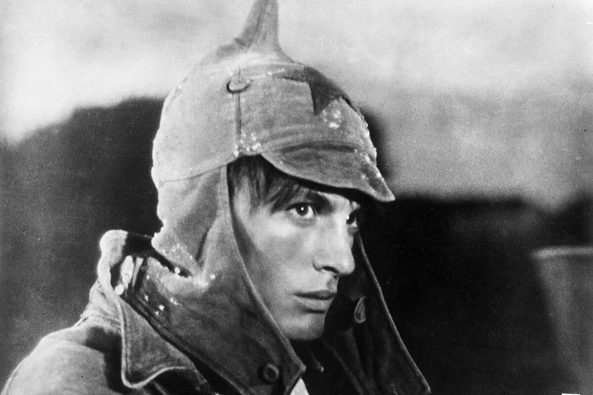 - Самое дорогое у человека — это жизнь. Она даётся ему один раз, и прожить её надо так, чтобы не было мучительно больно за бесцельно прожитые годы ("Павел Корчагин")