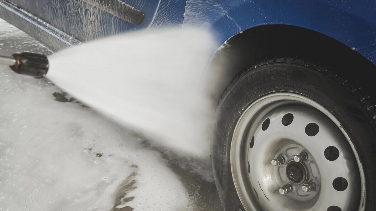    Мыть автотехнику рекомендуется даже в морозы, хотя это и требует особого подхода   1MI