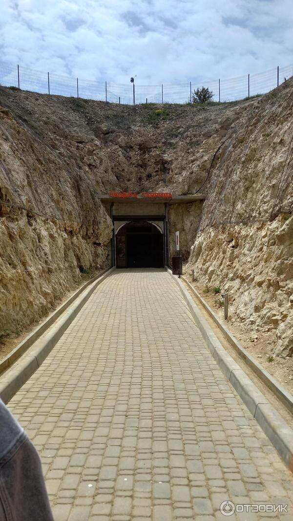 Фото из открытых источников. Вход в пещеру