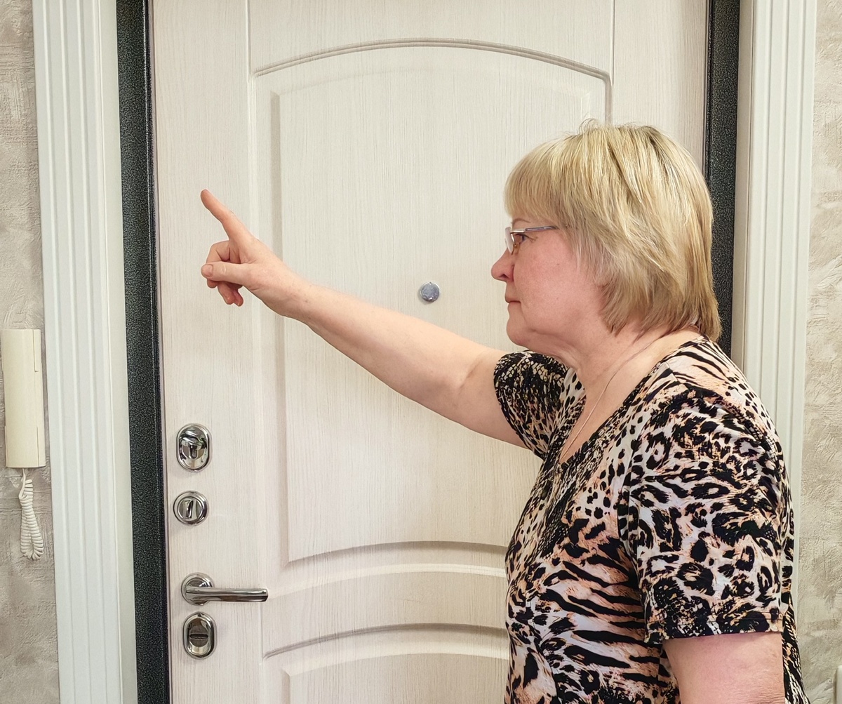  Послушайте меня внимательно. С этого дня, я и папа, объявляем для вас комендантский час.