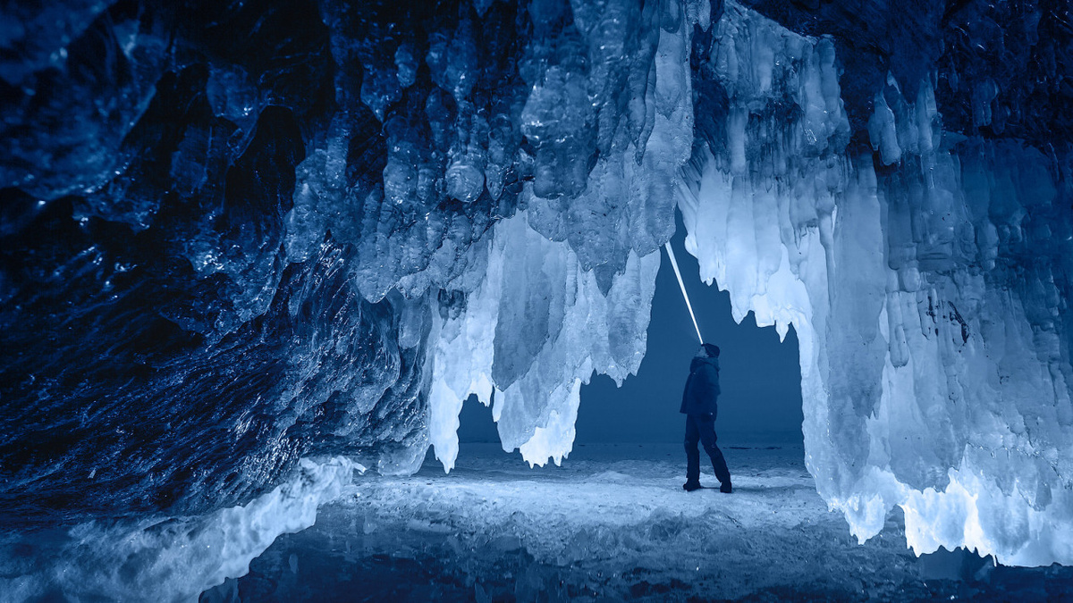 Что таят гроты Байкала? Фото: Владимир Кушнарев, участник конкурса РГО «Самая красивая страна»