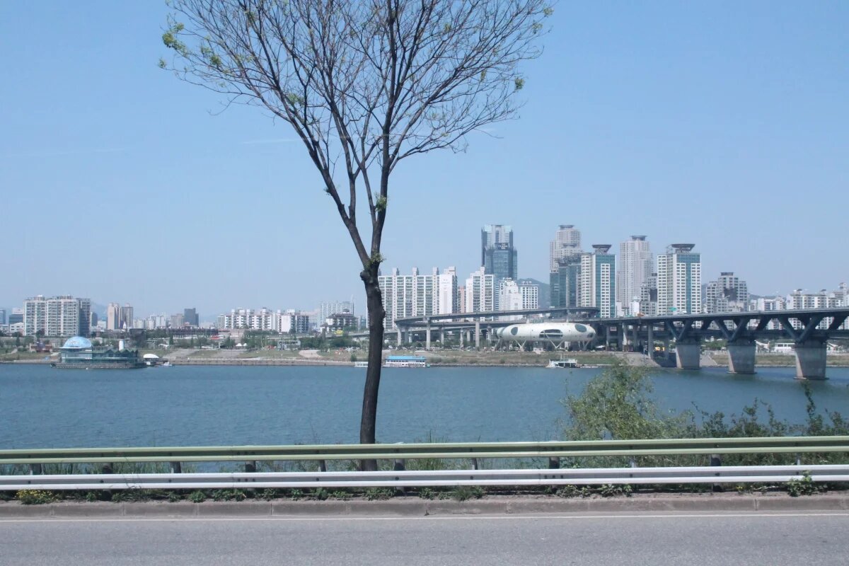    В Сеуле автобус протаранил здание, пострадали 13 человек