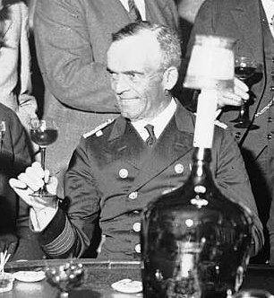 Отто Шнивинд (14 декабря 1887, Зарлуи — 26 марта 1964, Линц-на-Рейне) — немецкий военно-морской деятель, генерал-адмирал (1 марта 1944 года)