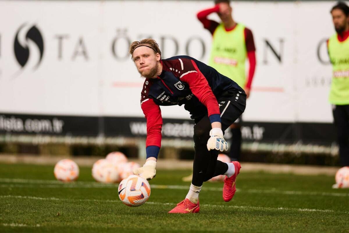 Евгений Ставер с момента перехода в «Рубин» в 2024 году уверенно держит статус основного голкипера командыФото: rubin-kazan.ru