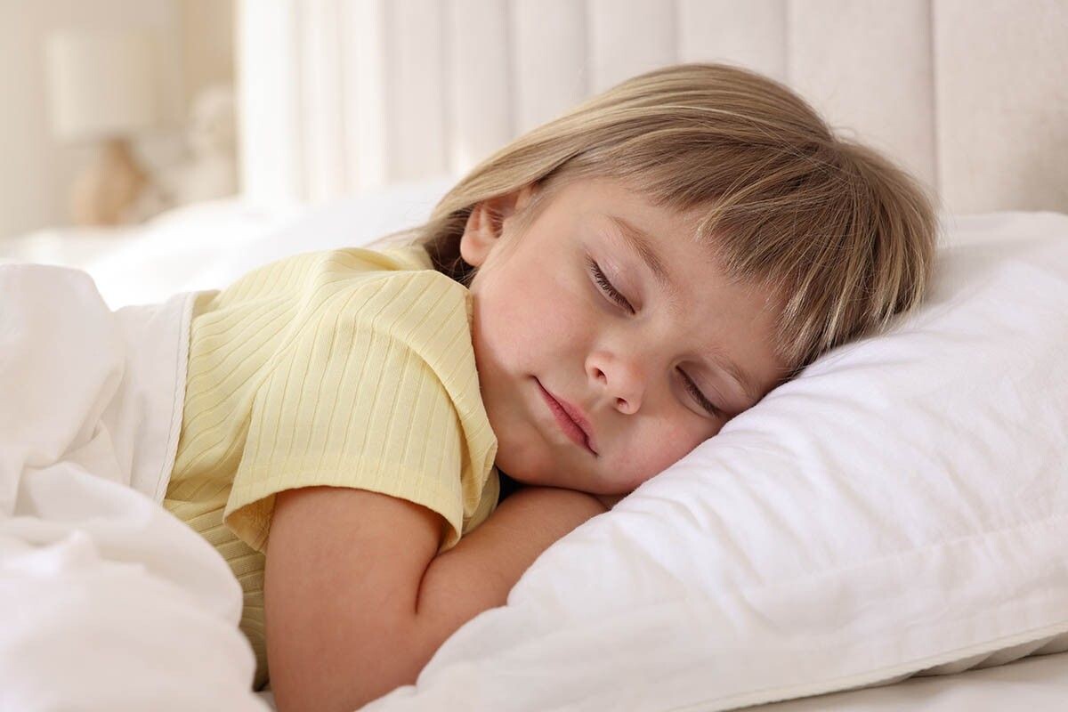 Исследования показали, что 66,8% людей хотя бы раз в жизни разговаривали во сне. Чаще всего это делают дети. Источник: New Africa / Shutterstock / FOTODOM📷
