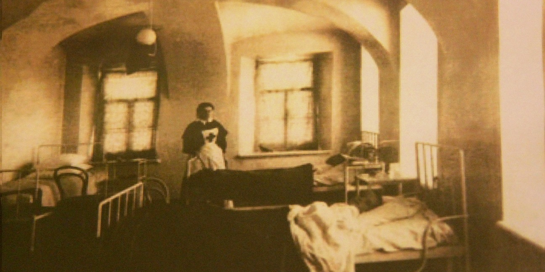 Когда появилась первая больница для душевнобольных в России: путь от монастырей к «доллгаузам»