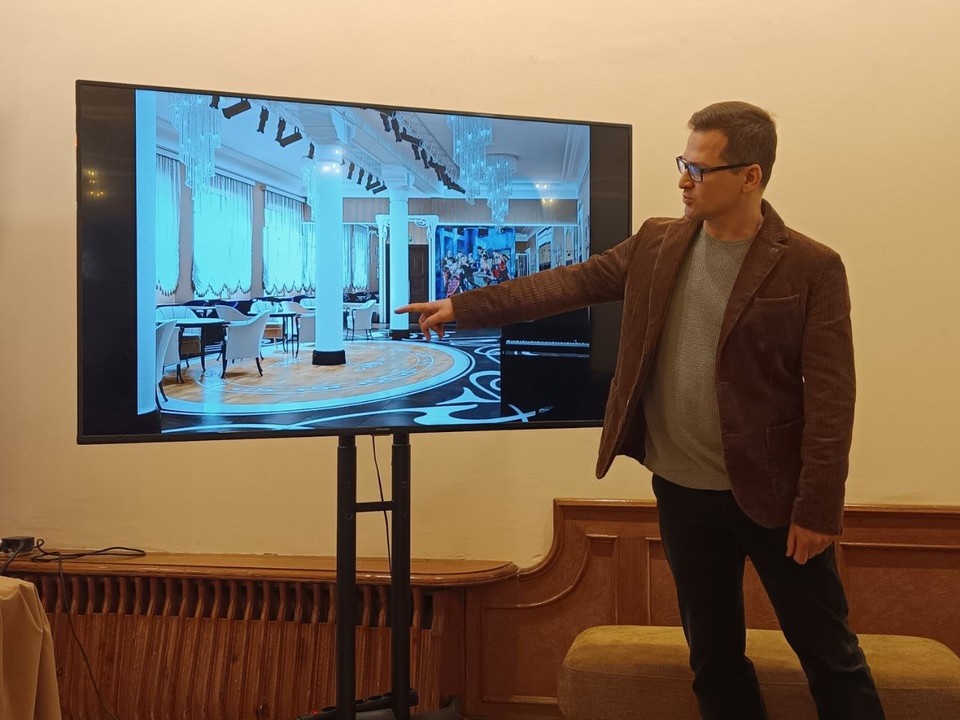    Павел Михайлов рассказал о нюансах проекта реставрации. Фото: Челябинский Камерный театр.