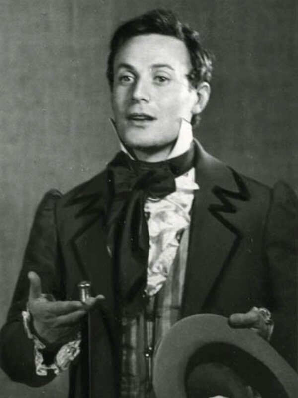 Ю.М.Соломин в роли Хлестакова