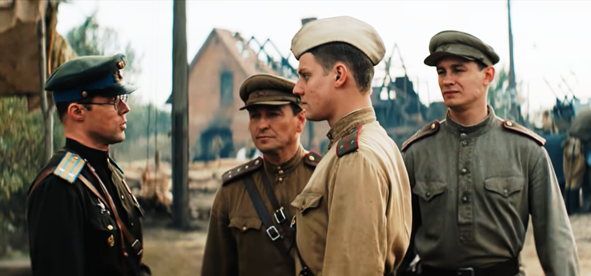 Кадр из фильма "Август".