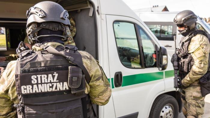 Обложка © Shutterstock / FOTODOM / NGCHIYUI