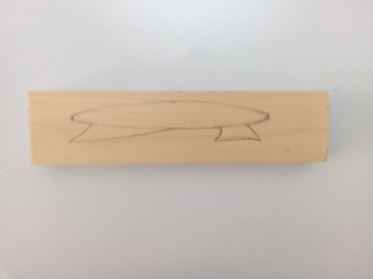 Длина рукояти 14 см, а ширина середины 2 см.