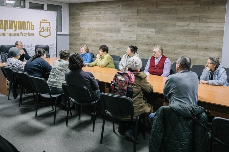    В 2025 году в администрацию Мариуполя поступило почти 20 тысяч обращений. Фото: ТГ/Кольцов