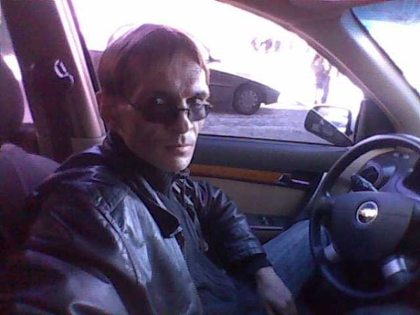 "Мне нужен мужчина с доходом от 180 к" - я случайно услышал эту фразу от кассирши в "Пятёрочке", которая пробивала мои сосиски за 89 рублей