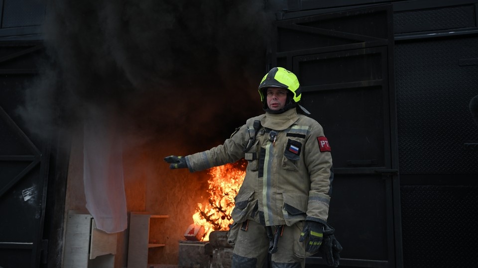    Большая часть обращений в МЧС была связана с вопросами пожарной безопасности. Иван МАКЕЕВ