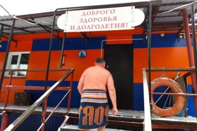    Зубакин советует начинать закаливание в ледяной воды постепенно. Фото: АиФ/ Наталия ТИХОМИРОВА