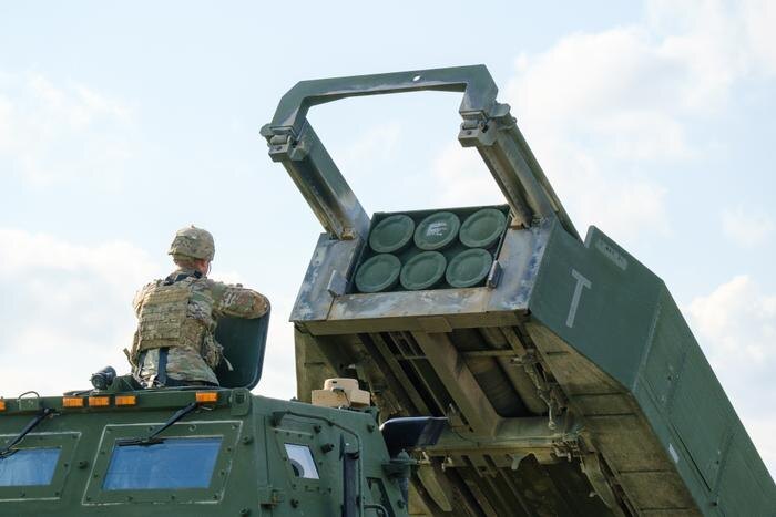 Пусковая установка РСЗО HIMARS. Обложка © Shutterstock / FOTODOM / Karlis Dambrans