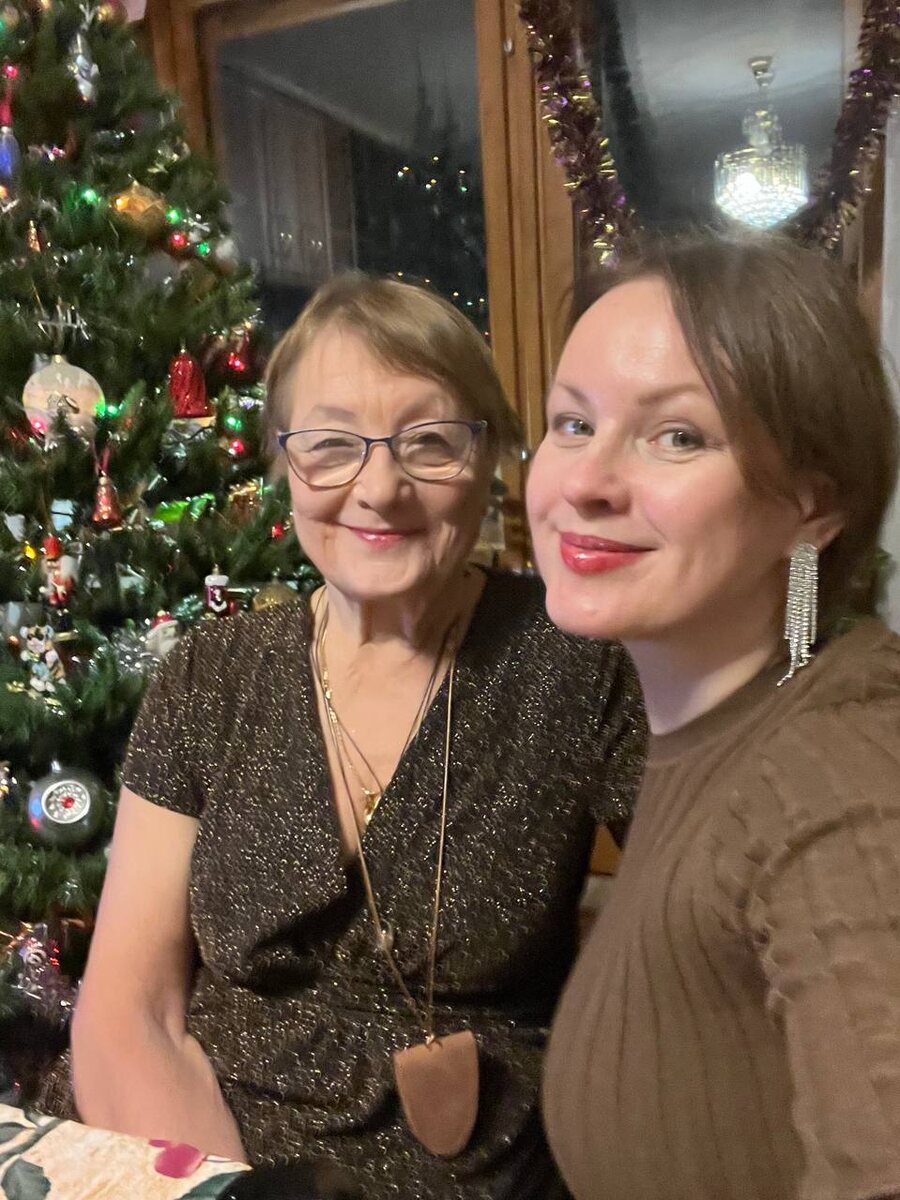 НГ -2026 мы встречали дома у мамы. Созвонились с близкими и пообщались! Вкусно поели. Листайте влево. Фото автора 