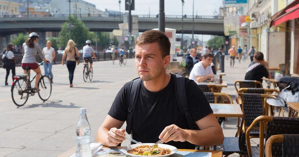 «Желудок путешественника»: не только диарея. Как перелеты, смена воды и пищи влияют на кислотность и микрофлору