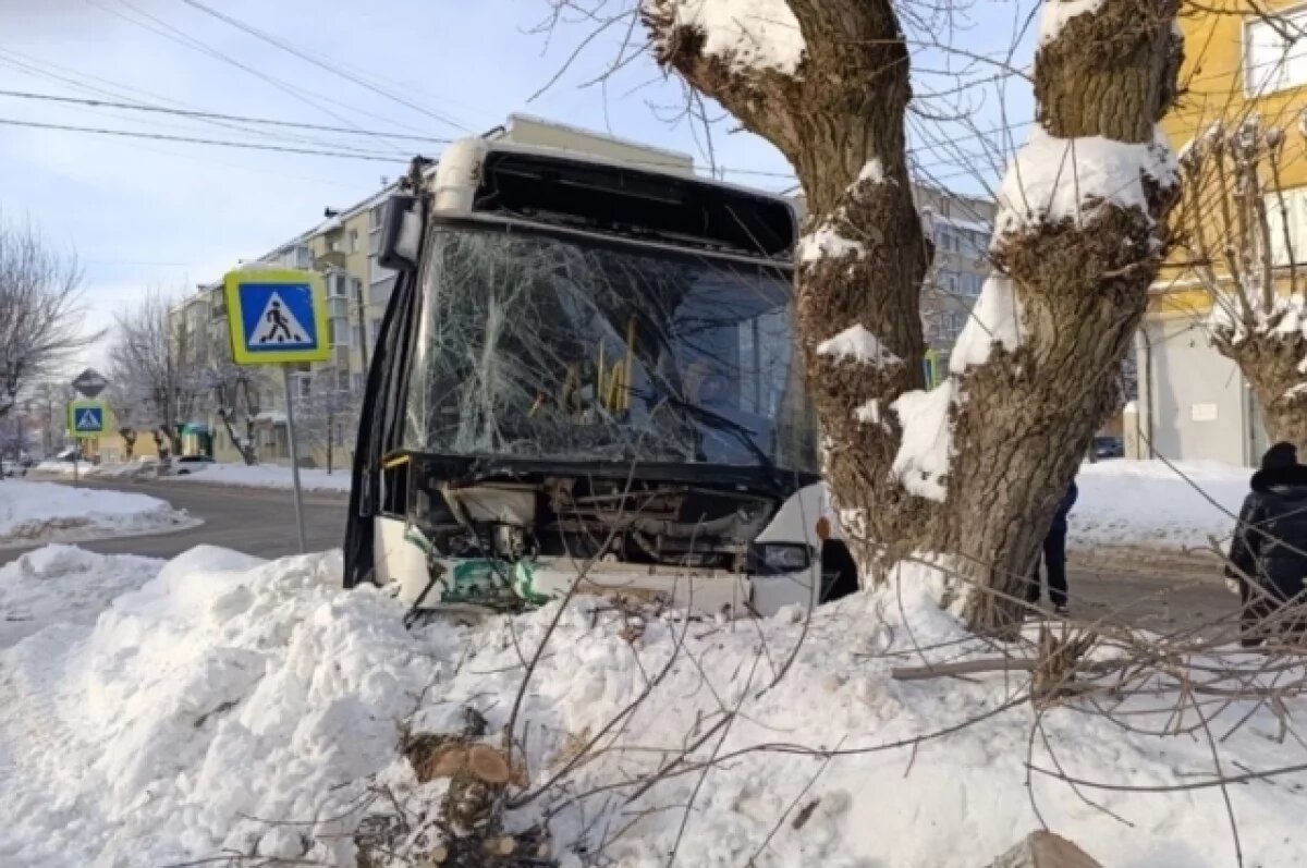    В Муроме столкнулись автобус и легковушка, семь человек пострадали