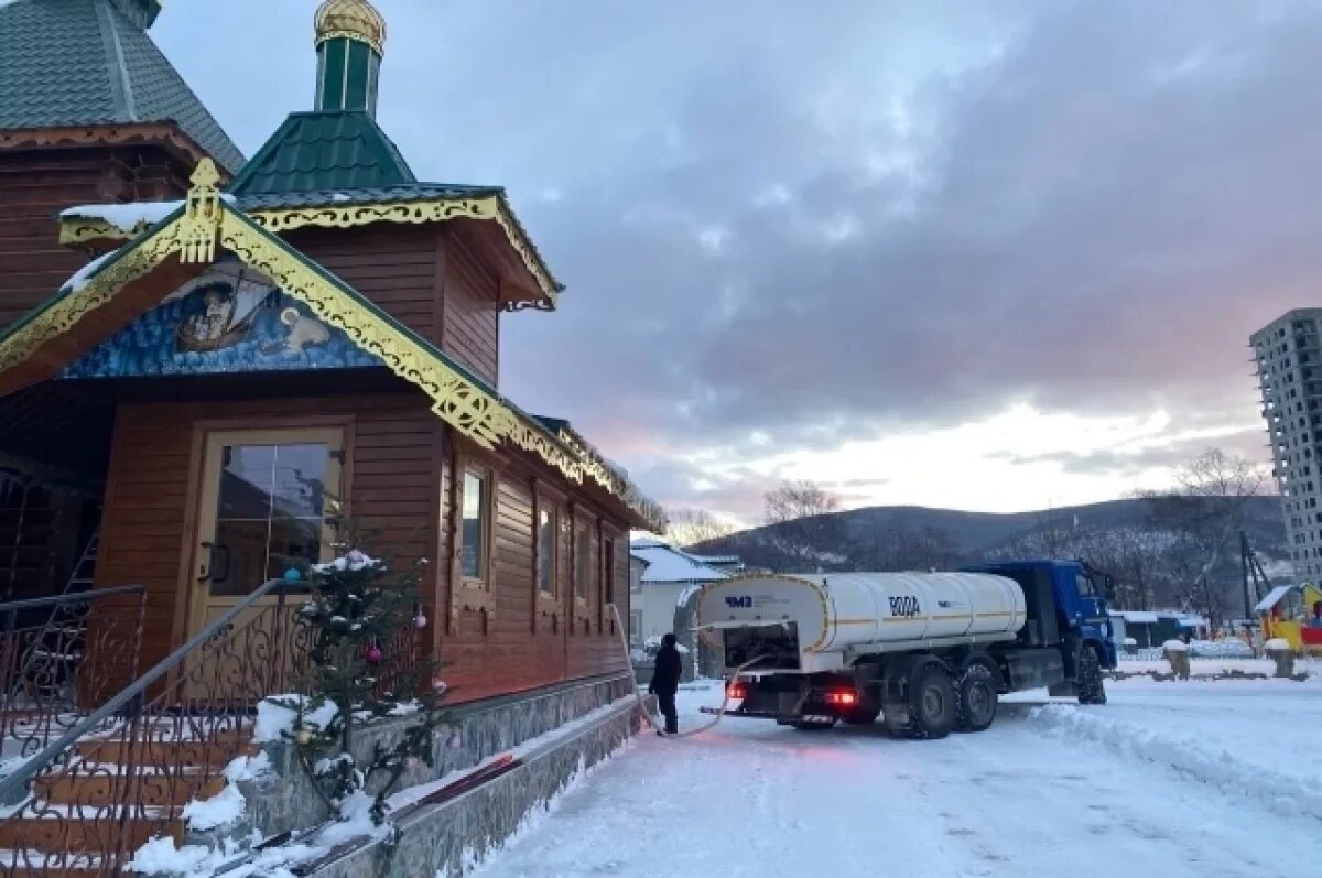    В Южно-Сахалинске на Крещение в храме освятят чистую артезианскую воду