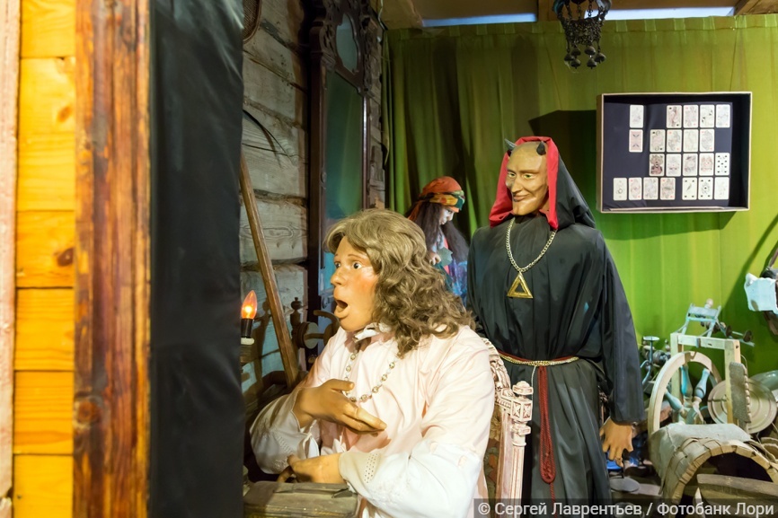 Город Углич. Музей мифов и суеверий русского народа. Сцена святочного гадания