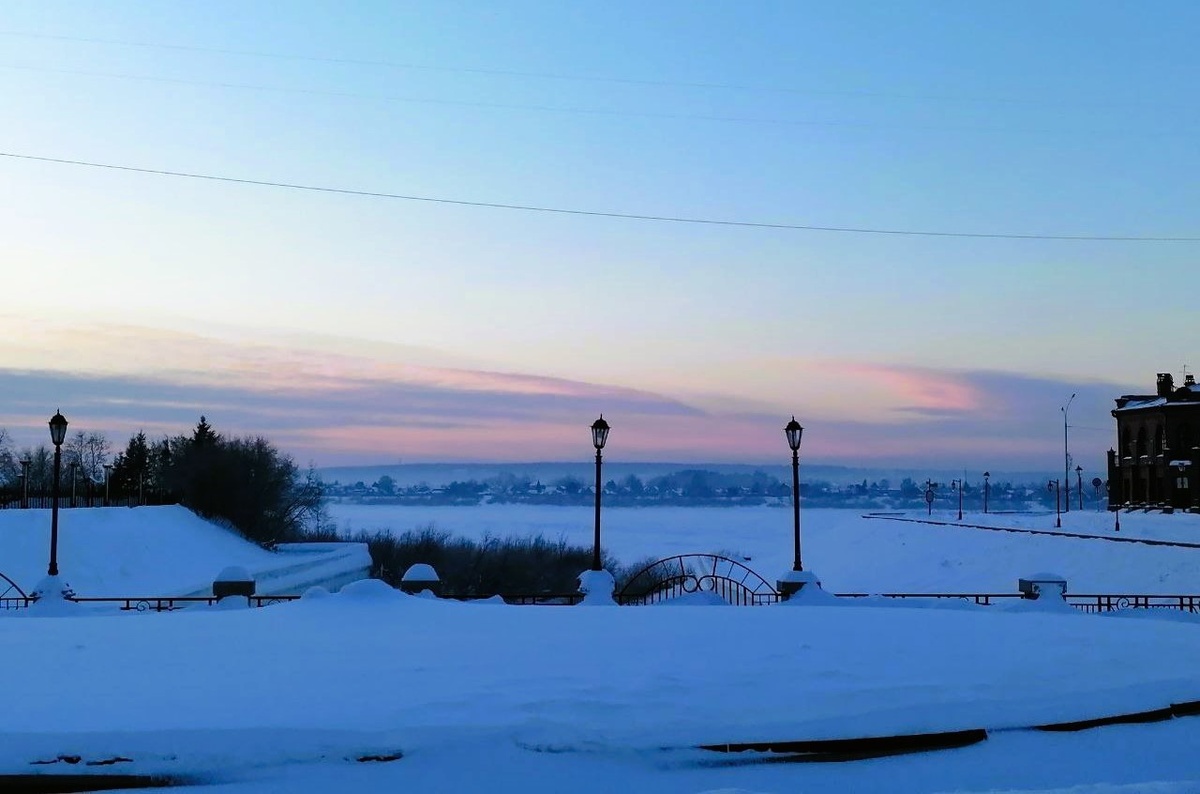 Ещё доморозное фото. Гуляли с сыном по центру города 