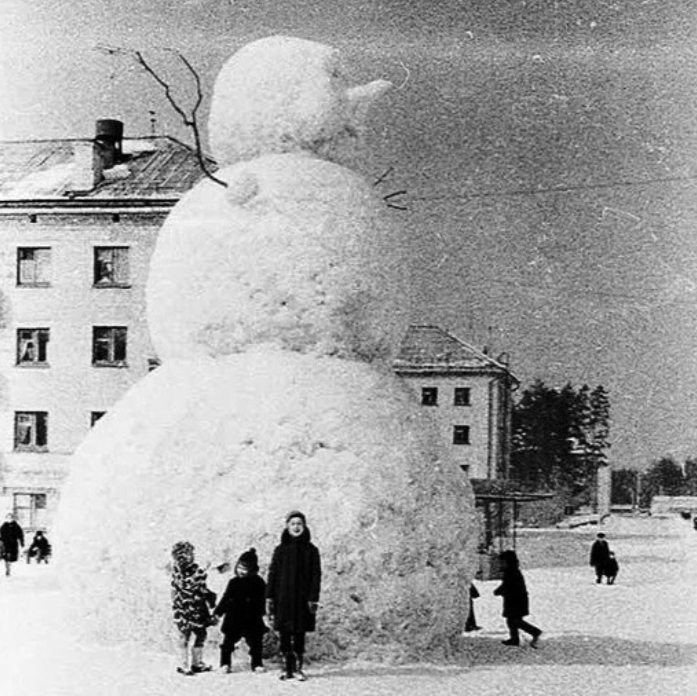 10 метровый снеговик-гигант из советской эпохи