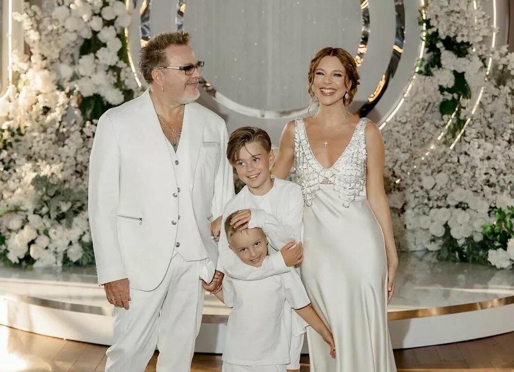    Наталья Подольская и Владимир Пресняков показали, как провели каникулы с детьми