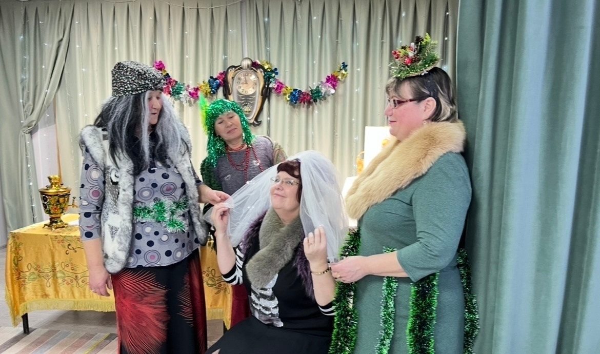 На фото: Нефёдовский театр удивляет жителей округа юмористической постановкой «Серебряная стрела» и уже 18 января отправится на гастроли. Фото: Газета Вологодского округа "Маяк"