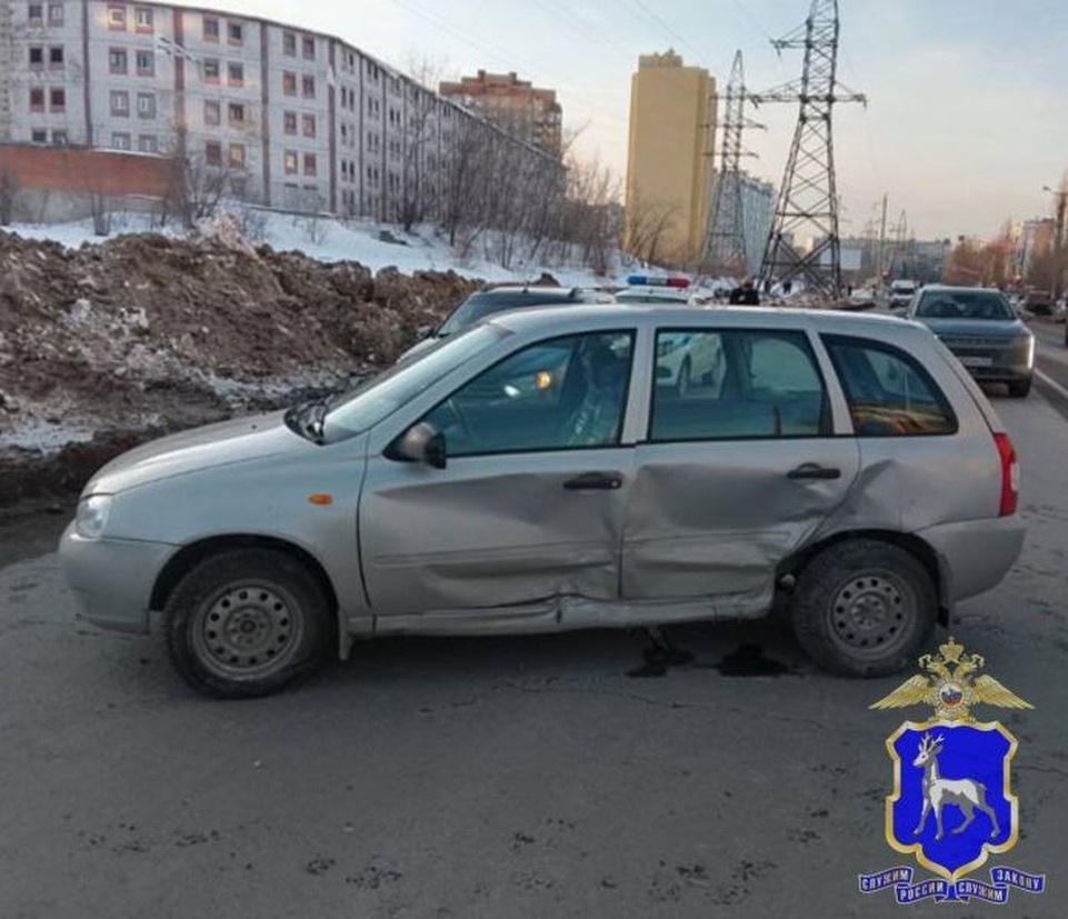    В Тольятти днем 15 января произошло ДТП с участием двух автомобилей. ГУ МВД России по Самарской области