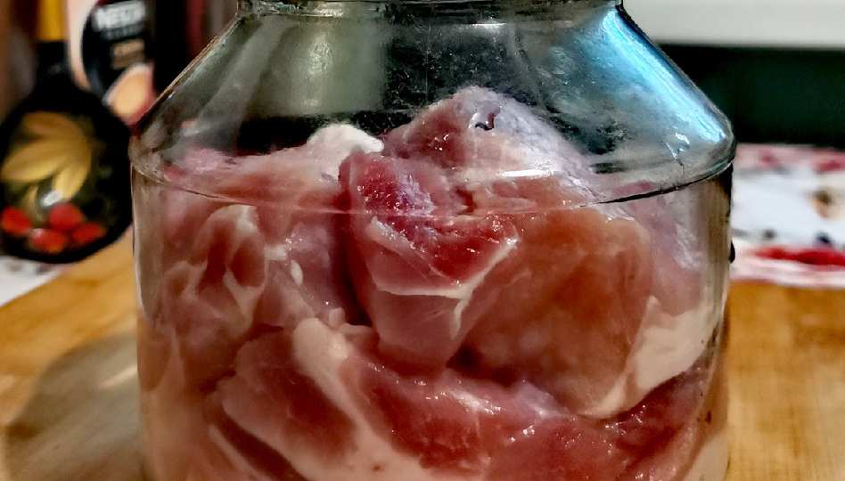 Дед ел свое мясо всю зиму без холодильника. Я тоже попробовал — и теперь смеюсь над вакууматорами