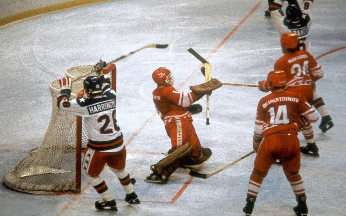 Средний возраст американцев 21 год